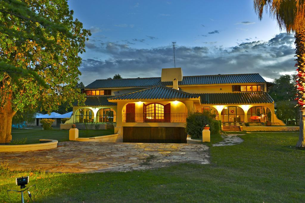 Villa Los Sauces Chacras de Coria Exterior photo